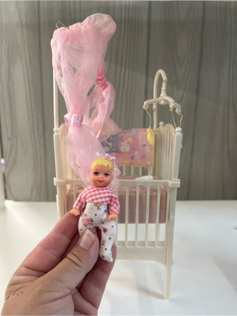 Vintage Barbie Baby Krissy Bedtime Nursery Crib Music w/Mobile Doll Accessories